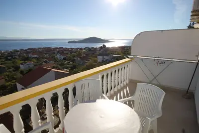 Image de Appartement d'une chambre avec la terrasse et la vue sur le mer Preko, Ugljan (A-8417-b)