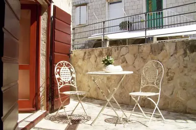 Image de Appartement de deux chambres avec la terrasse Komiza, Vis (A-9247-b)