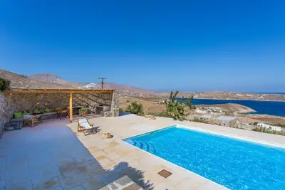 Image de Spacious 6 bdrm Stone Villa with Pool