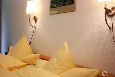Image de Doppelzimmer mit Dusche und Wc, teilweise mit Balkon