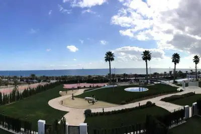 Image de Réservez 28 jours maintenant et obtenez au moins 60% de réduction dans cette maison de ville à Arenales del Sol