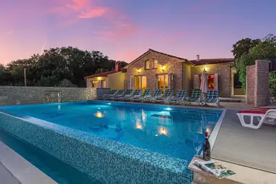 Image de Belle maison à Medulin avec WiFi