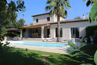 Image de Villa 4**** meublé tourisme avec Piscine privée chauffée. Calme et bien équipée