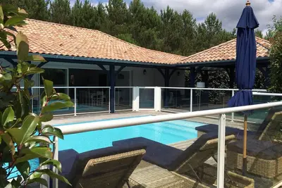 Image de La Maison Bleue - Villa Luxueuse Avec Piscine Chauffee