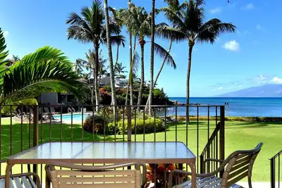 Image de Romantique! Oceanfront Condo climatisé # 114, rez-de-chaussée Honokeana Cove.