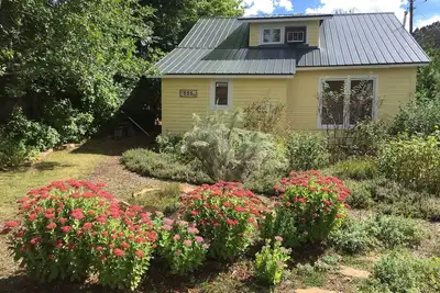 Image de Urban Homestead ~ Maison sur un terrain de 0, 2 acre au coeur du centre-ville de Durango