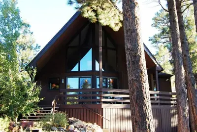 Image de Offrez-vous le luxe! Profitez du bain à remous dans ce chalet de montagne!