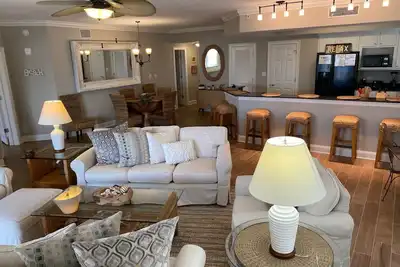 Image de Paradise Shores 400 est le premier condo à Mexico Beach!