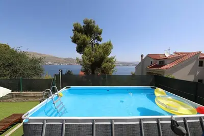 Image de Maison pour la famille près de la mer et avec la piscine Okrug Donji, Ciovo (K-14348)