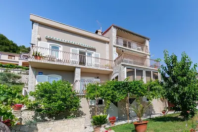 Image de Appartement de deux chambres avec le balcon et la vue sur le mer Rab (A-14120-c)