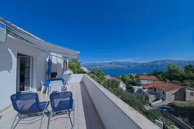 Image de Appartement de deux chambres avec la terrasse et la vue sur le mer Postira, Brac (A-11168-a)