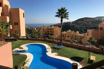 Image de Spacieux et moderne appartement de 2 chambres avec vue sur la mer et grande terrasse
