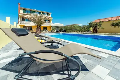Image de Appartement de trois chambres avec la terrasse Bibinje, Zadar (A-6121-c)