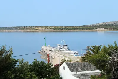 Appartement de deux chambres avec la terrasse et la vue sur le mer Kosljun, Pag (A-3321-a)
