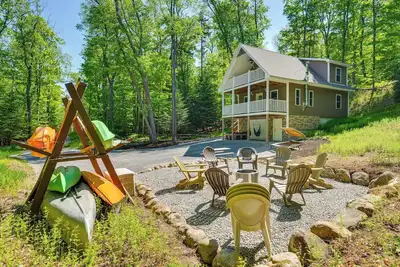 Image de Cozy Old Forge Home w / 2 porches, foyer, bain à remous