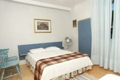Image de Garçonnière prés de la plage Komiza, Vis (As-2429-f)