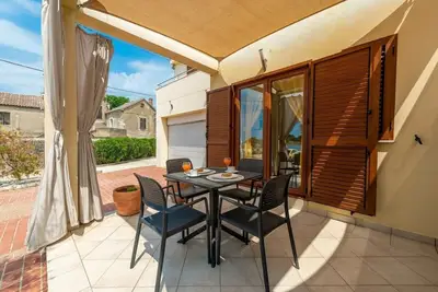 Image de Appartement d'une chambre avec la terrasse et la vue sur le mer Nin, Zadar (A-5666-c)