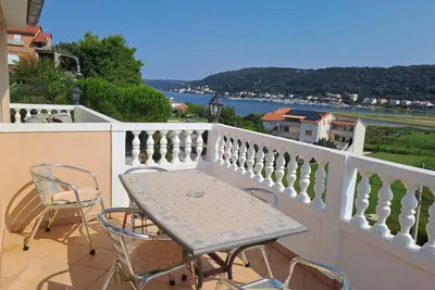 Image de Appartement de deux chambres avec la terrasse et la vue sur le mer Supetarska Draga - Donja, Rab (A-14425-d)