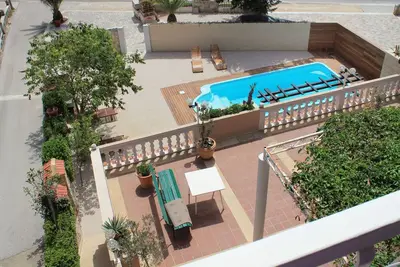 Image de Appartement d'une chambre avec la terrasse et la vue sur le mer Tucepi, Makarska (A-6817-b)