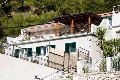 Image de Appartement de deux chambres prés de la plage Krilo Jesenice, Omis (A-14459-a)