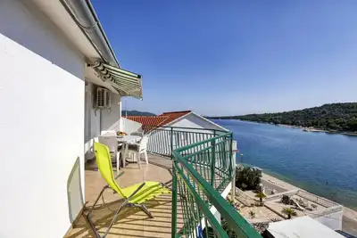 Image de Appartement d'une chambre prés de la plage Jezera, Murter (A-796-d)