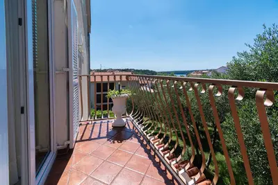 Image de Garçonnière avec le balcon Rab (As-14120-a)