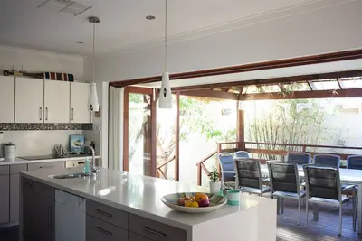 Image de The Fremantle House - Eco Retreat Plein aircon & heat Netflix gratuit Wi-Fi, parking