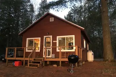 Image de Pristene Lake Cottage - Idéal pour la pêche, 1 ou 2 Cottages, West View, Location de bateaux