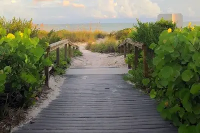 Image de Belle vue sur la plage 2 chambres, 2 salles de bain sur West Gulf Drive