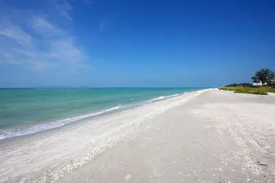 Image de 2 chambres, 2 salles de bain Beach View Condo