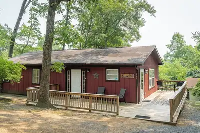 Détendez-vous à Acorn Hill - confortable maison, draps inclus et accepte les animaux
