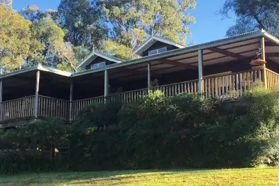 Image de Évasion à la campagne avec tout le confort de la maison.