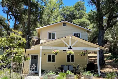 Image de Retraite romantique dans les vignobles de la côte centrale; 2 chambres; 4 personnes maximum