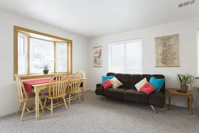 Image de Quartier propre, bien rangé, entièrement meublé et calme -30 jours minimum-