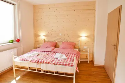 Image de Cottage à Rinnetal: Appartement Red Riding Hood, accessible aux fauteuils roulants, avec jardin