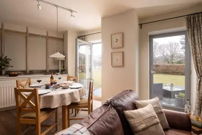 Image de Propriété de luxe de restauration dans les motifs d'un monastère sur le Loch Ness