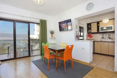 Image de Appartement de deux chambres avec la terrasse et la vue sur le mer Slatine, Ciovo (A-9453-a)