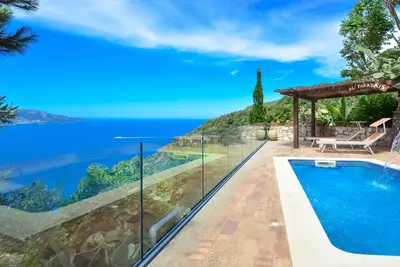 Image de Belle Villa Bacco avec vue mer imprenable, piscine, jardin et terrasse