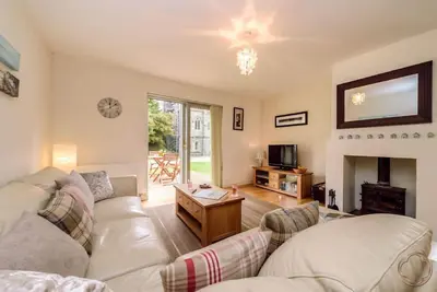 Image de Cottage de luxe dans les jardins d'un monastère du Loch Ness - WiFi - Piscine - Sa