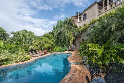 Image de Villa fermée de luxe de Catherineberg! Piscine, bain �� remous! Ac complet! Vues incroyables!