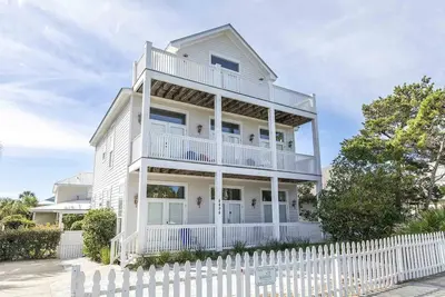 Image de Faites une pause de la réalité ~ piscine privée ~ vélos gratuits ~ un bloc de la plage
