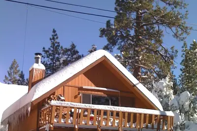 Image de Seulement 59 nt. Retraite romantique W / Cheminée et plafonds à poutres apparentes direct e garage