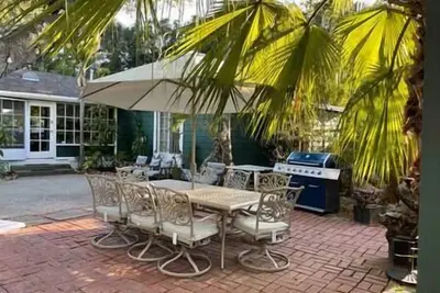 Image de Retraite Garden Party avec Art, Antiquités, une bibliothèque, un Steinway, Animaux acceptés!