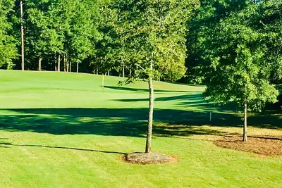 Image de Masters Home sur terrain de golf 4br + Bonus. 3100+ Open Sf, parfait pour la maison d'accueil.