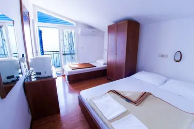 Image de Garçonnière avec le balcon Drasnice, Makarska (As-3330-l)