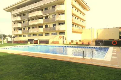 Image de appartement de vacances avec piscine et près de la plage Couples Ideal!