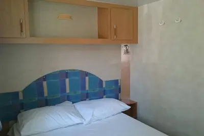 Image de Appartement de deux chambres avec la terrasse Novalja, Pag (A-13090-b)