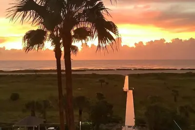 Image de Voir les magnifiques couchers de soleil sur le golfe de votre balcon privé