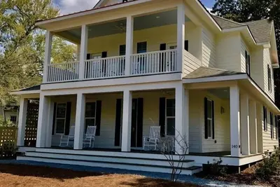 Image de Maison scituée | Charme de la vieille ville | 6br 6. 5 Bains | 12 couchages +