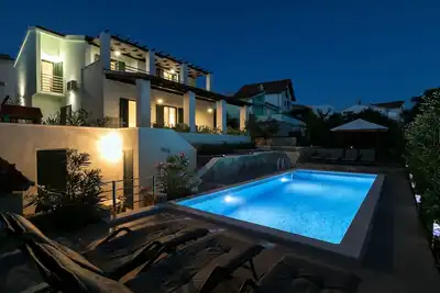 Image de Maison pour la famille près de la mer et avec la piscine Razanj, Rogoznica (K-13738)
